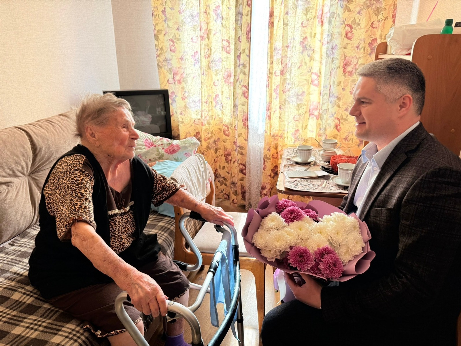 Өфө уҡытыусыһы Лидия Бажанова 107 йәшен билдәләй