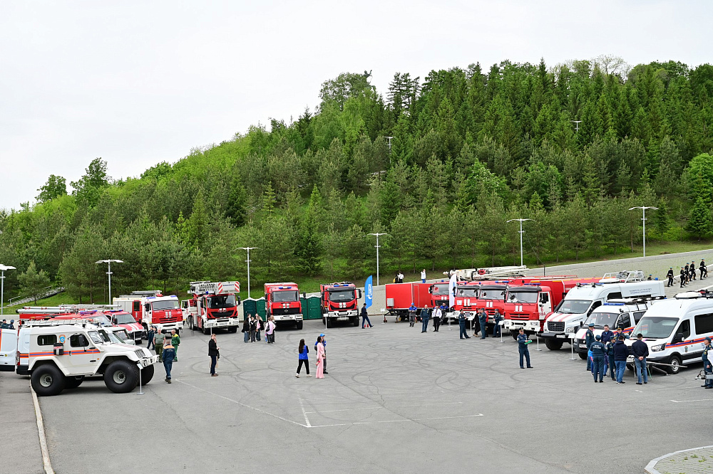 Радий Хабиров пожелал удачи участникам Международных соревнований по пожарно-спа
