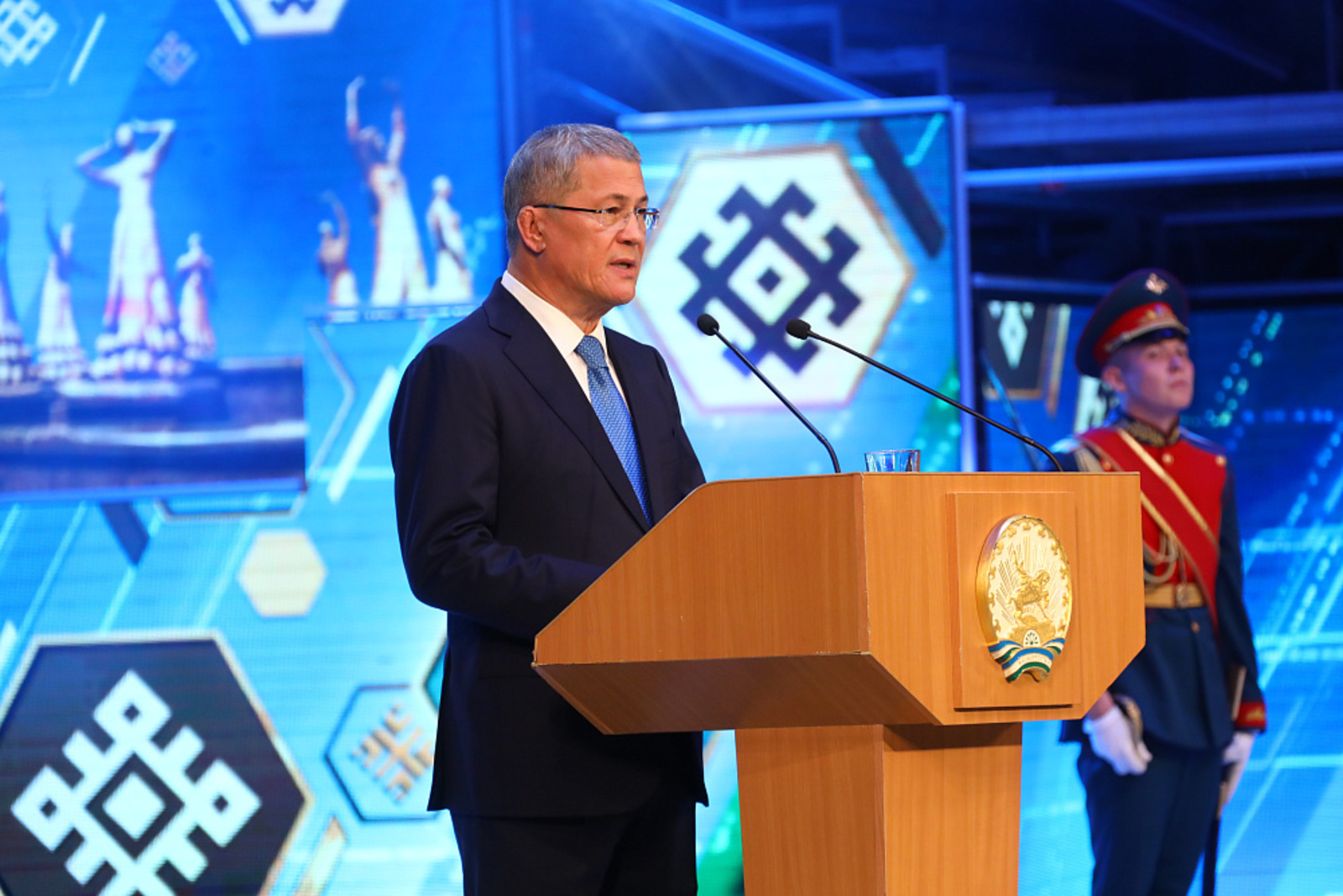 Радий Хабиров Башҡортостан халҡын Республика көнө менән ҡотланы