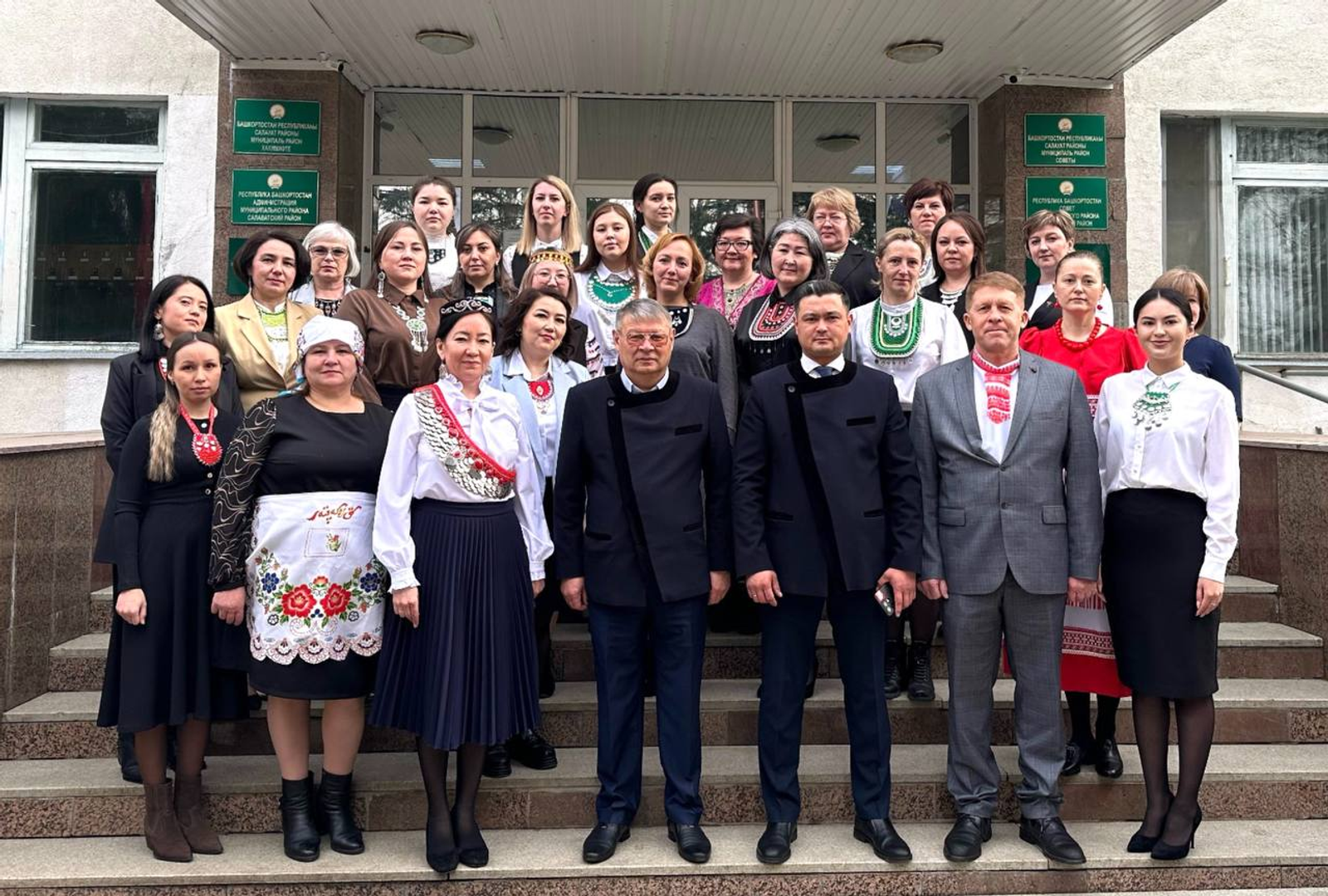 "Милли кейем көнө менән, Салауаттар!"