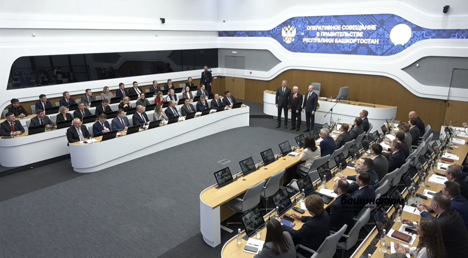 Башҡортостан Башлығы Ришат Халиҡовты маҡтаулы исем менән бүләкләне