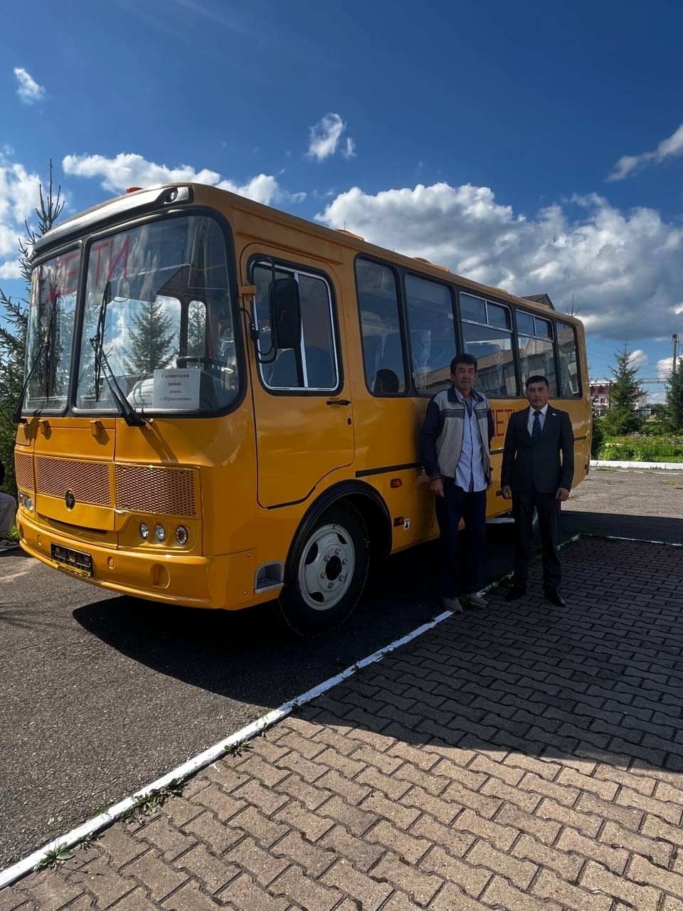 Салауат районының биш мәктәбе яңы автобуслы булды