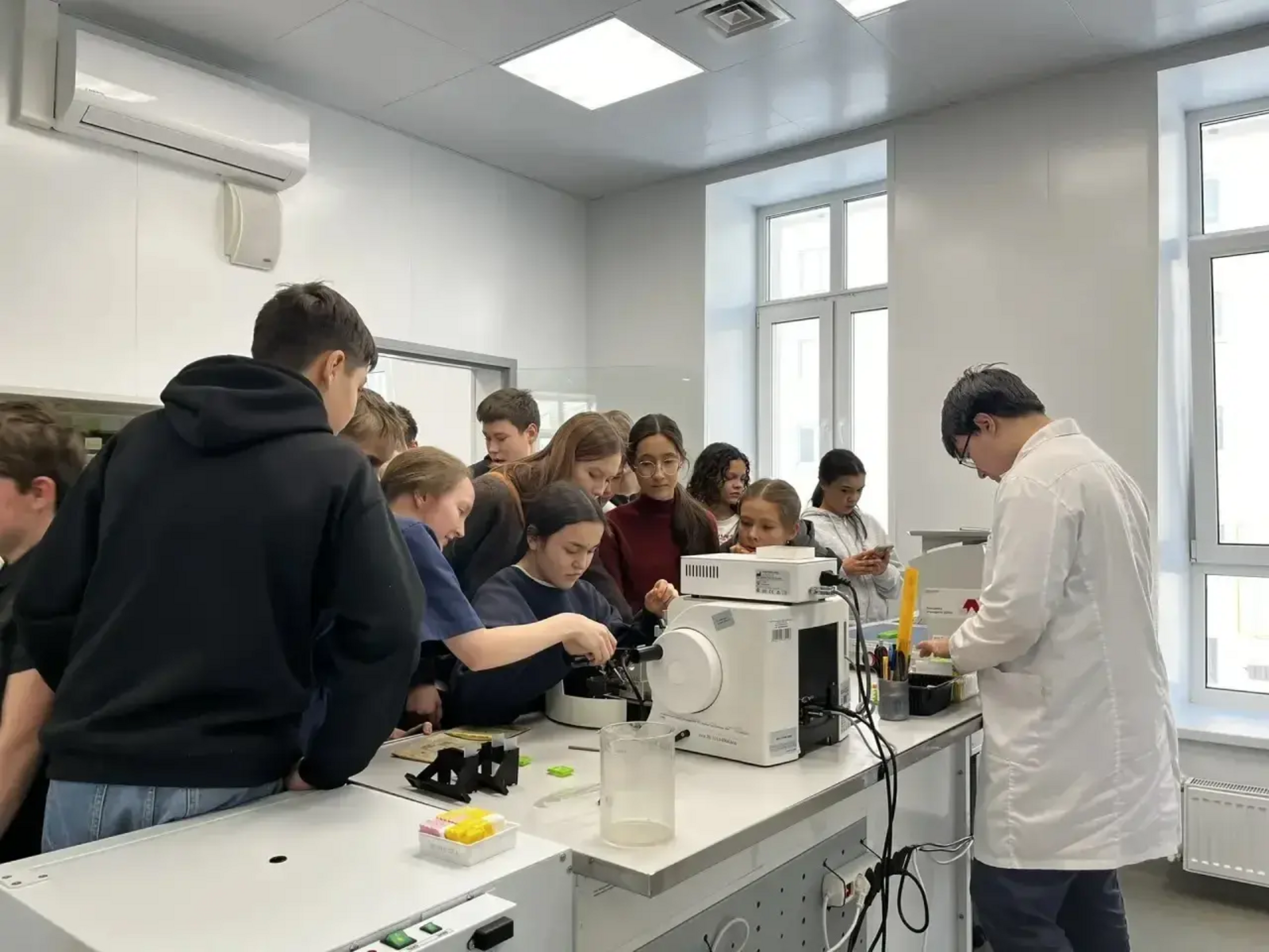 Школьники прошли по биолого-медицинскому маршруту в Межвузовском кампусе