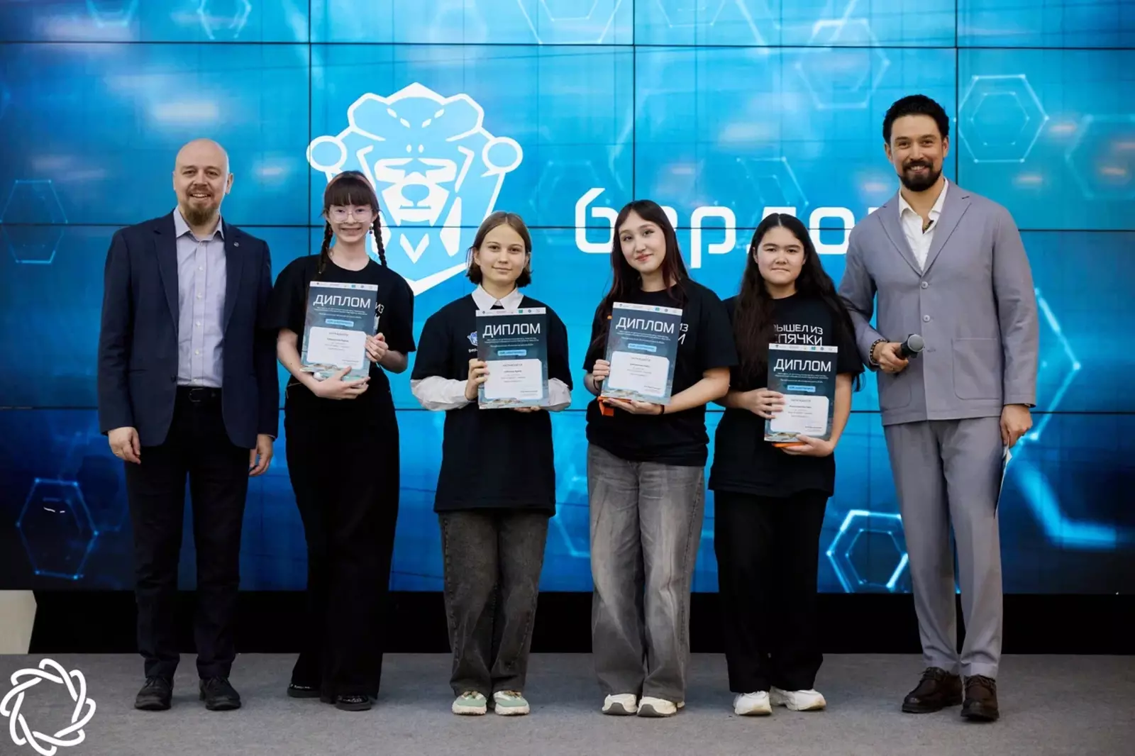 Инженеры детского творчества Ишимбая создают роботов-диагностов умную одежду