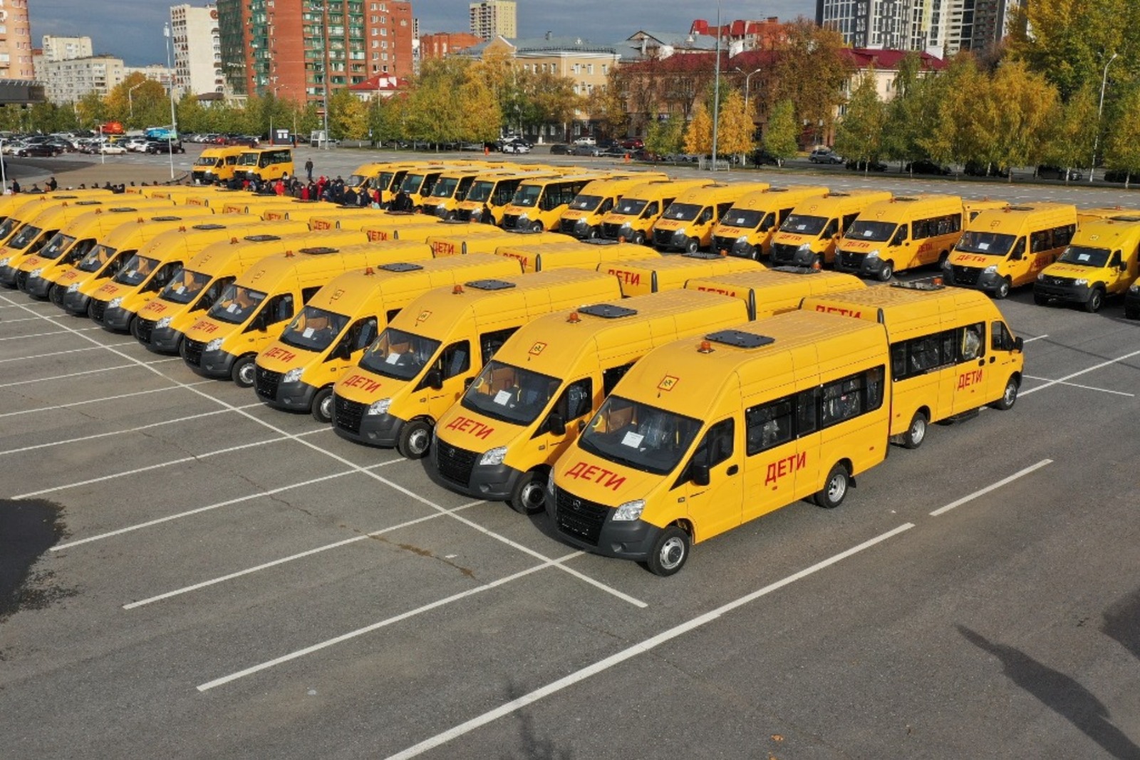 Радий Хабиров вручил ключи от 114 новых автобусов для школ районов Башкирии