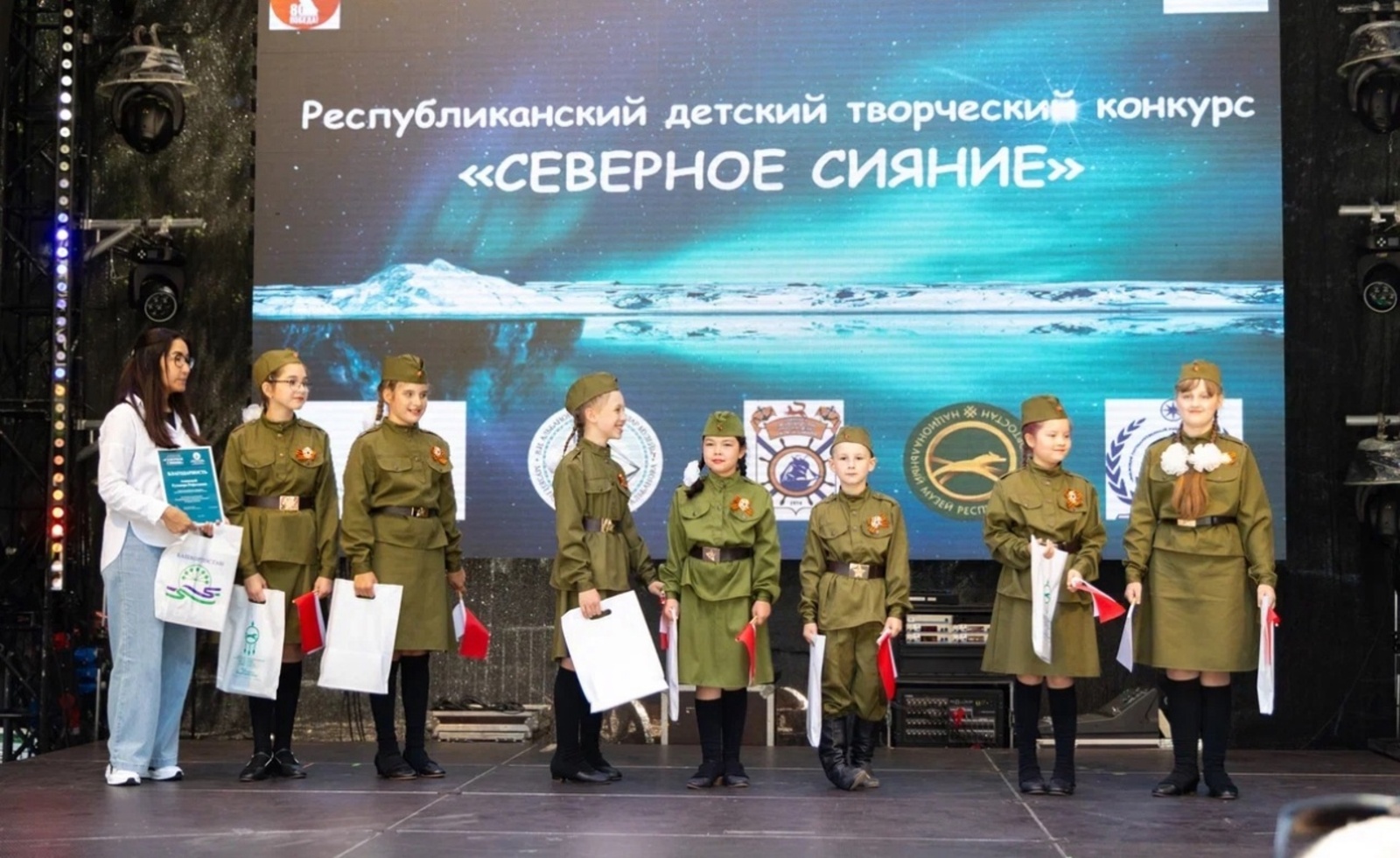 "Әйҙә уйнарға" фестивалендә "Төньяҡ балҡышы" конкурсы еңеүселәре бүләкләнде