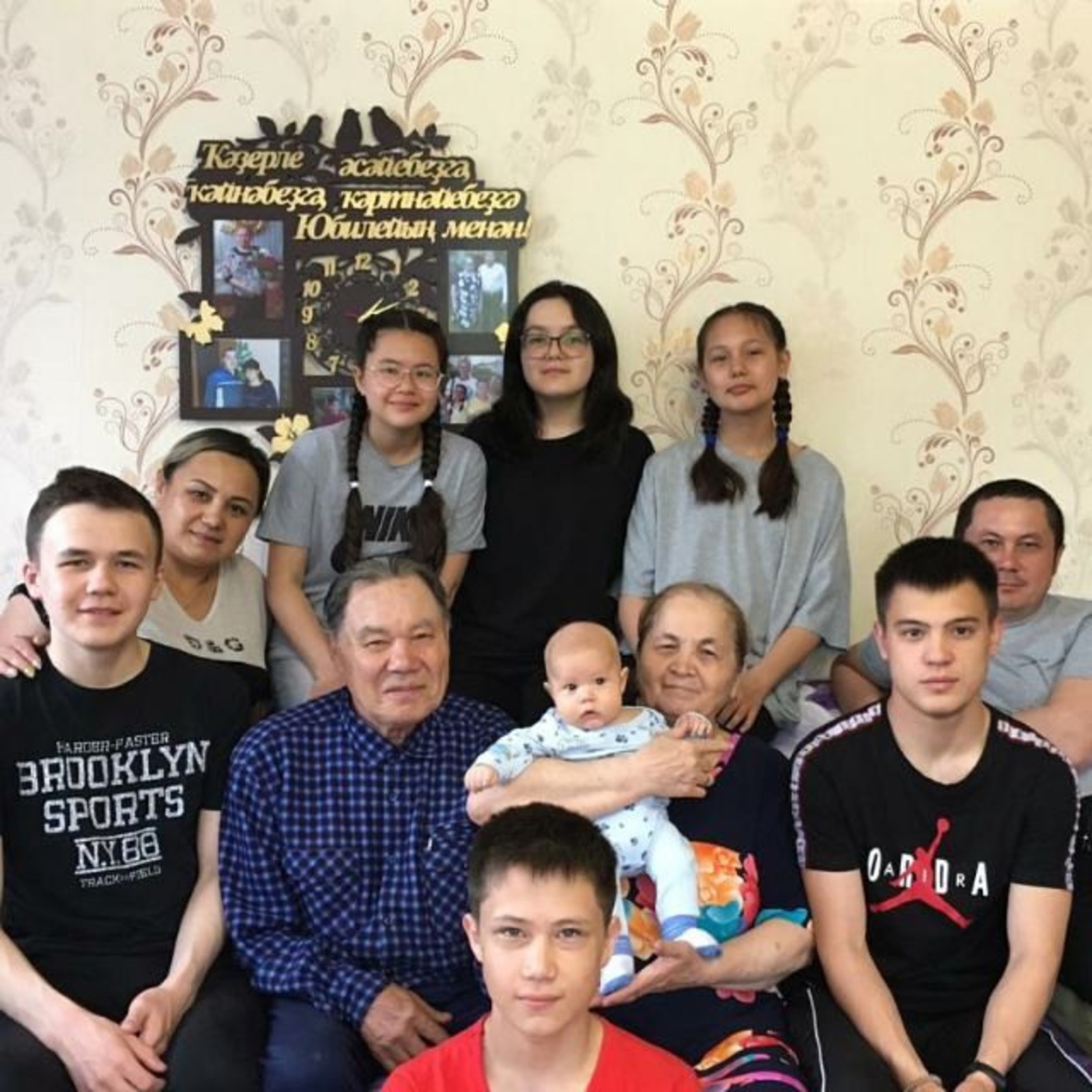 “Бер-береңде аңлап, тырышып донъя көтөү  – бәхетле йәшәү сере”