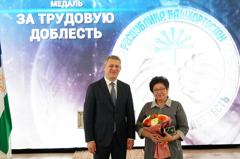 Радий Хабиров вручил государственные награды Башкортостана