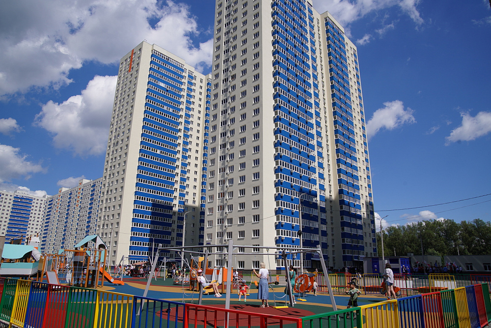 Радий Хәбиров һәм Сергей Чемезов Өфөлә фатир асҡыстары тапшырҙы