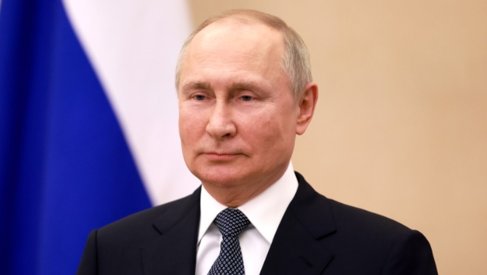 Путин поздравил Мирзиеева с проведением конституционного референдума