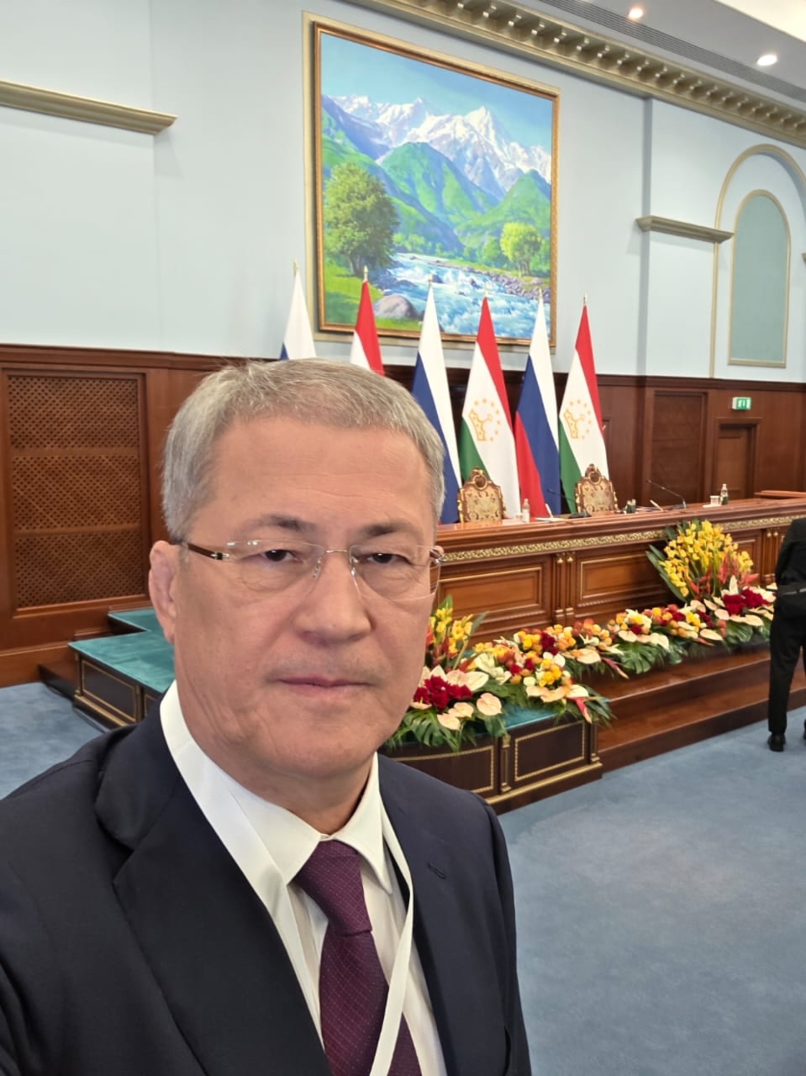 Радий Хабиров опубликовал селфи в ожидании встречи с Путиным