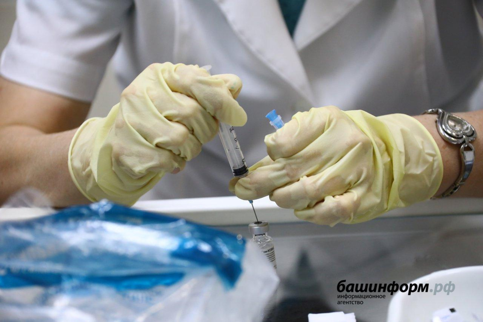 Владимир Путин призвал россиян повысить темпы вакцинации от коронавируса