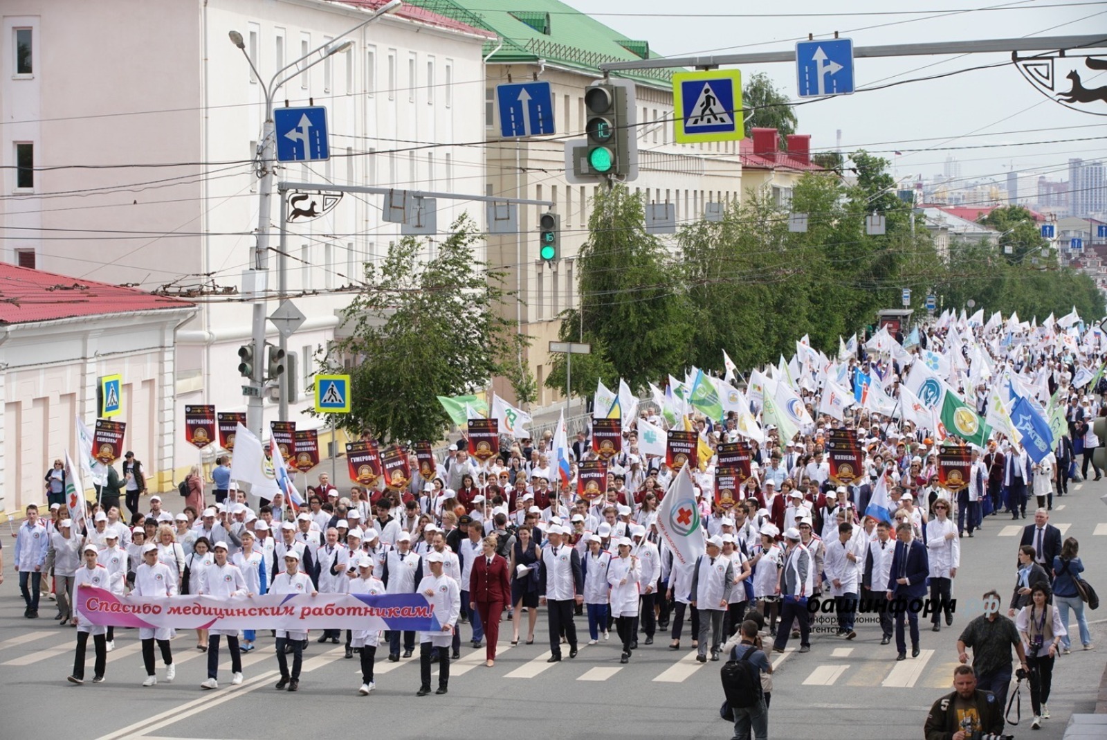 В Уфе медицинские работники прошли парадом