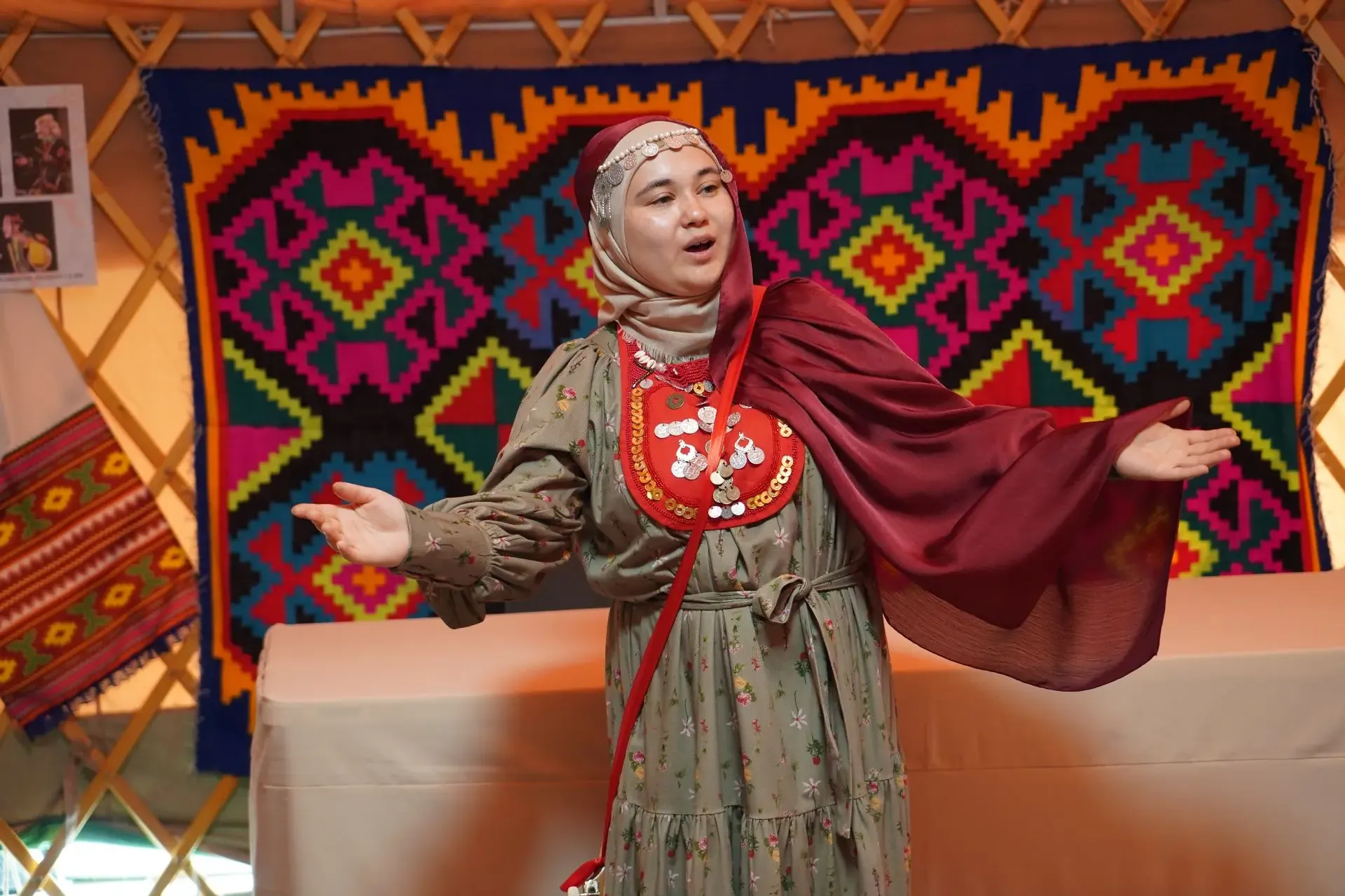Өфөлә «Китап байрамы» халыҡ-ара китап йәрминкәһе дауам итә