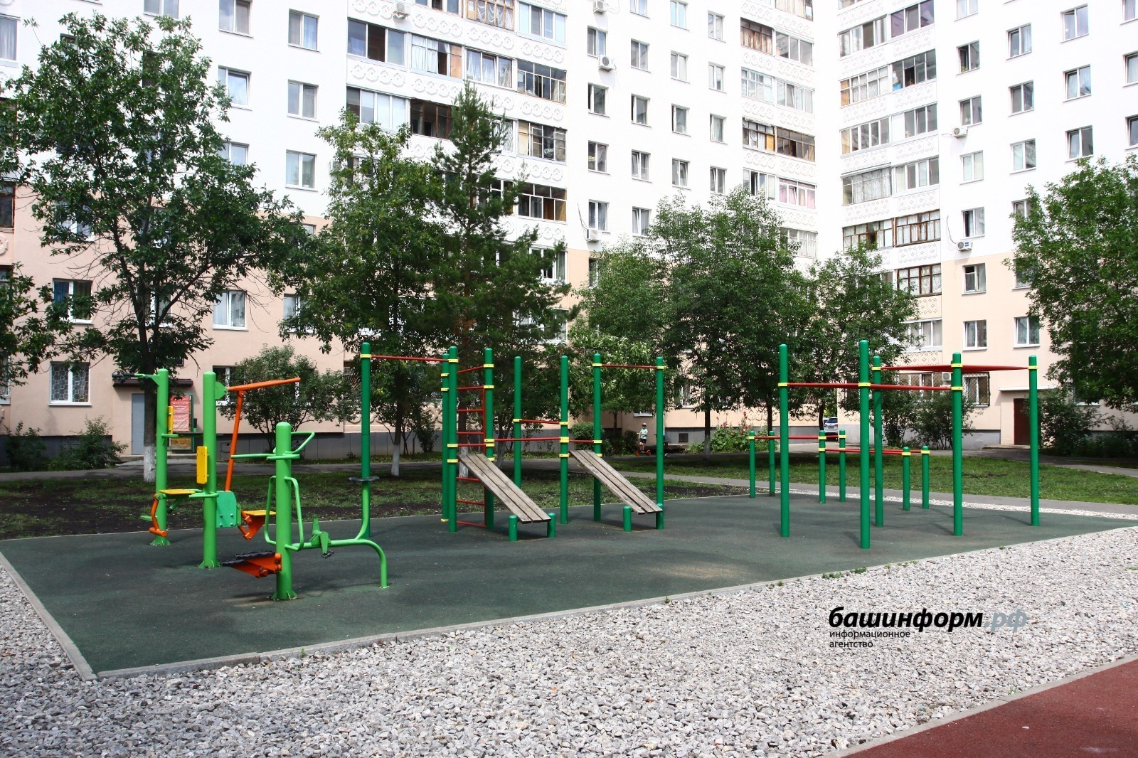 В малых городах и селах России дополнительно построят спорткомплексы и площадки